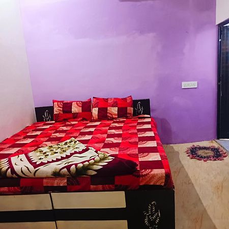 Jay Shree Radhey Home Stay Mathura Eksteriør billede