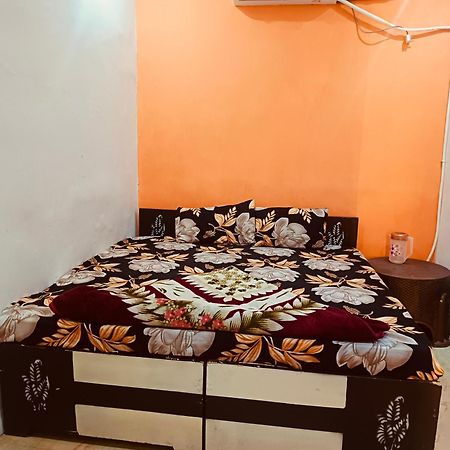 Jay Shree Radhey Home Stay Mathura Eksteriør billede