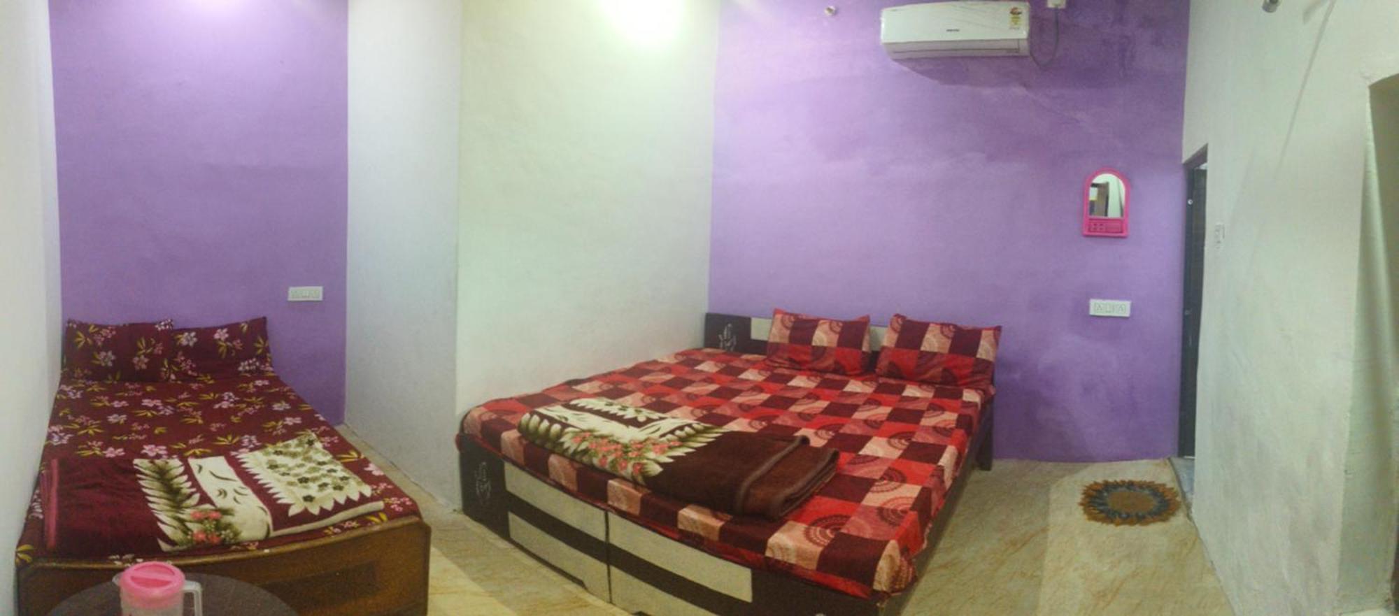 Jay Shree Radhey Home Stay Mathura Eksteriør billede