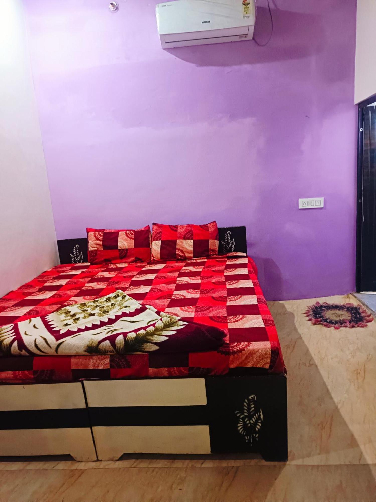 Jay Shree Radhey Home Stay Mathura Eksteriør billede