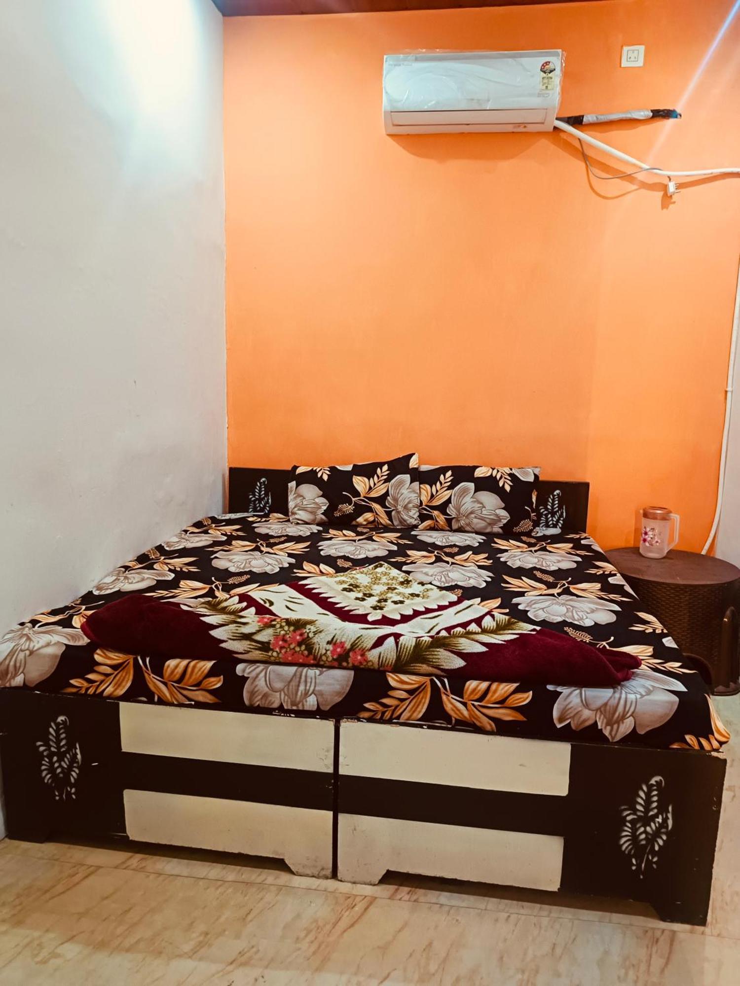 Jay Shree Radhey Home Stay Mathura Eksteriør billede
