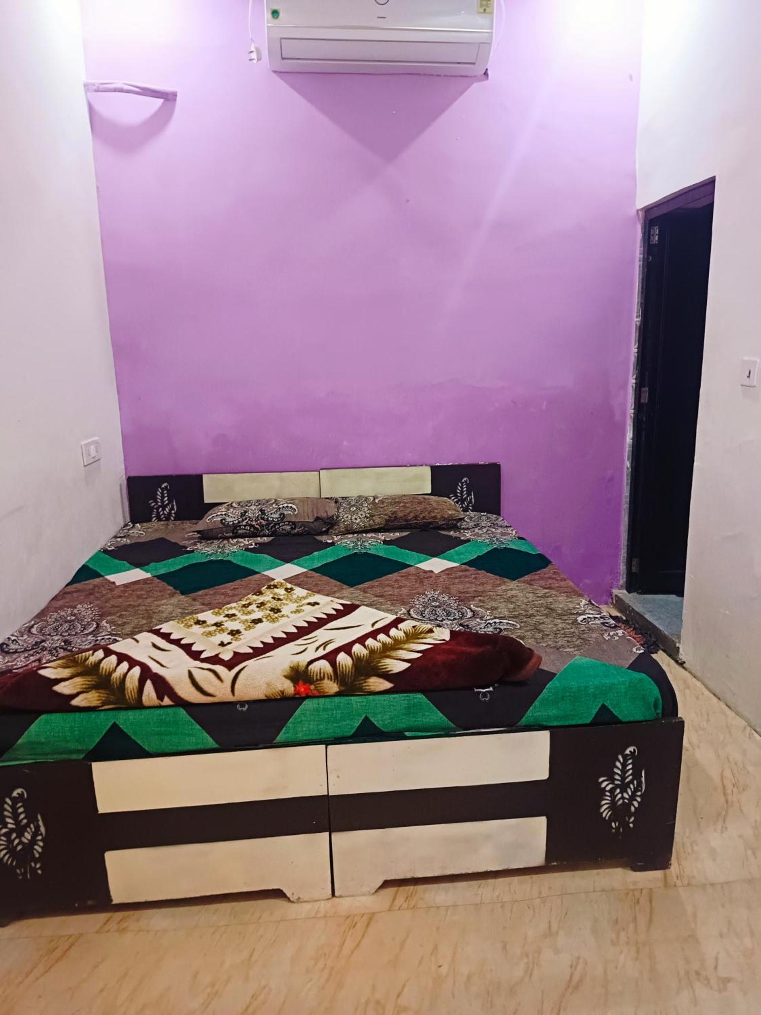Jay Shree Radhey Home Stay Mathura Eksteriør billede